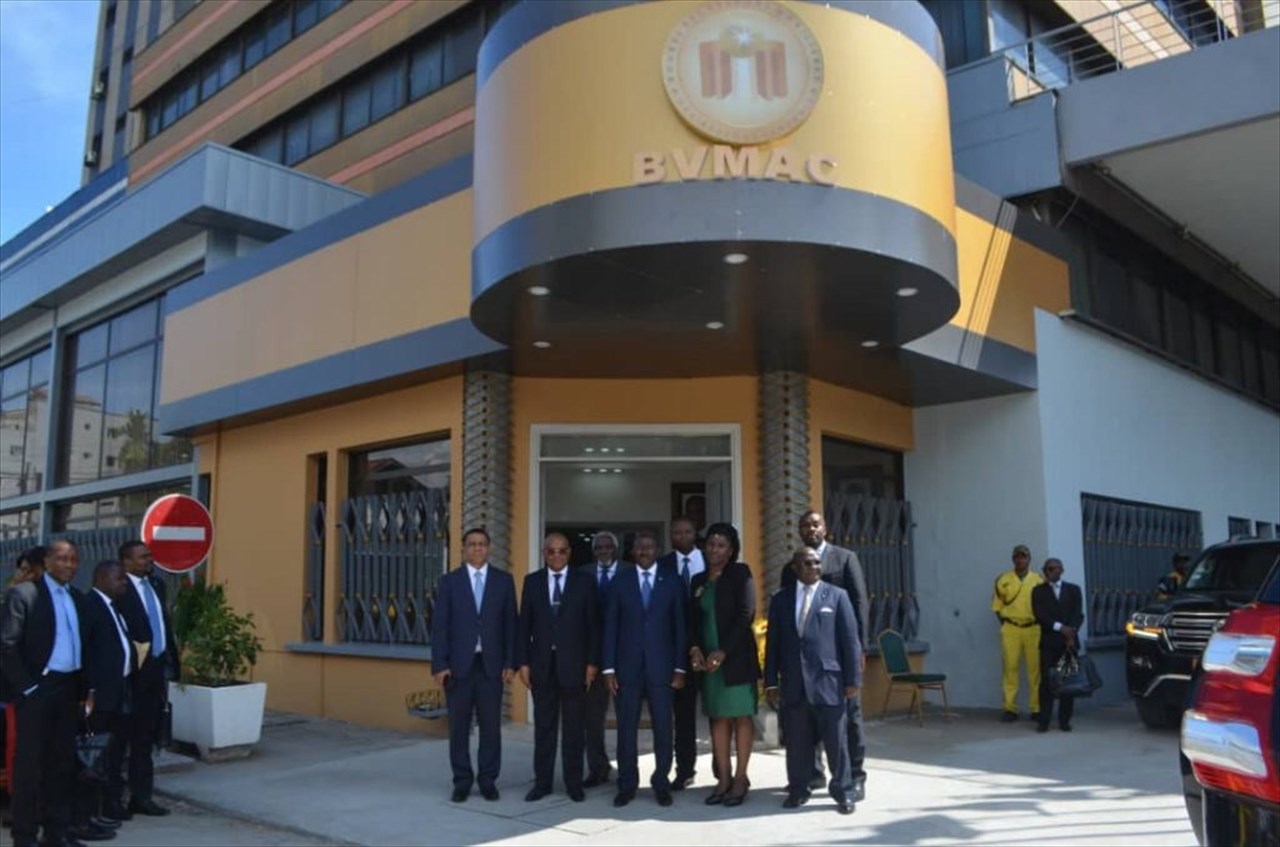 La BEAC et la BAD mobilisent 143 millions FCFA pour financer l’introduction en bourse de quatre sociétés à la BVMAC