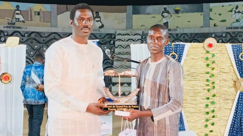 Burkina Faso : quand la plume africaine se tient « Debout maintenant »