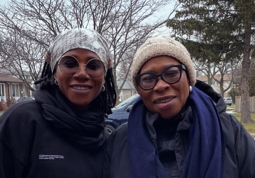 La star nigerianne Asa en deuil après le décès de sa mère