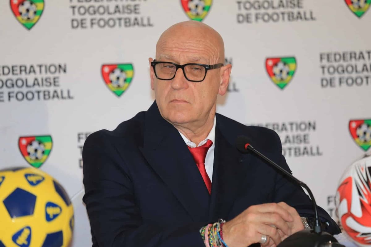 Patrice Neveu dévoile sa première liste de joueurs pour mars en football