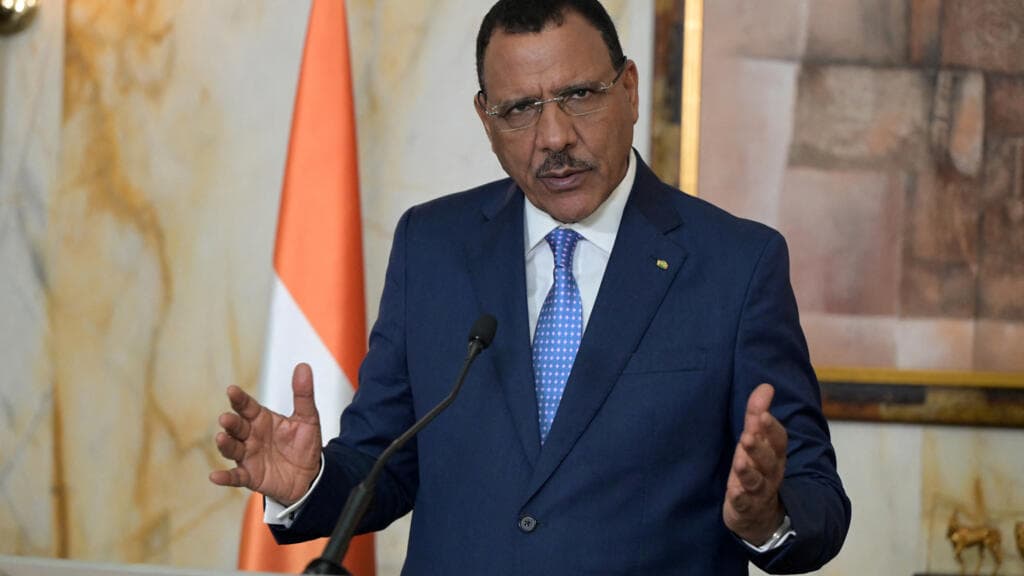 Niger : fin officielle du mandat de Mohamed Bazoum, toujours en détention