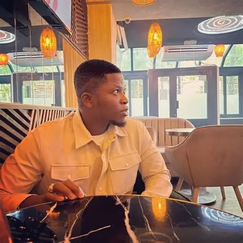 Bénin: après ses multiples sorties virulentes contre les autorités, le tiktokeur Steve Wotto arrêté