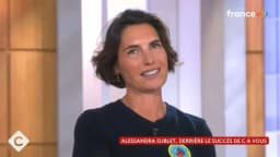 Alessandra Sublet revient dans C à vous et reçoit un hommage de Mohamed Bouhafsi