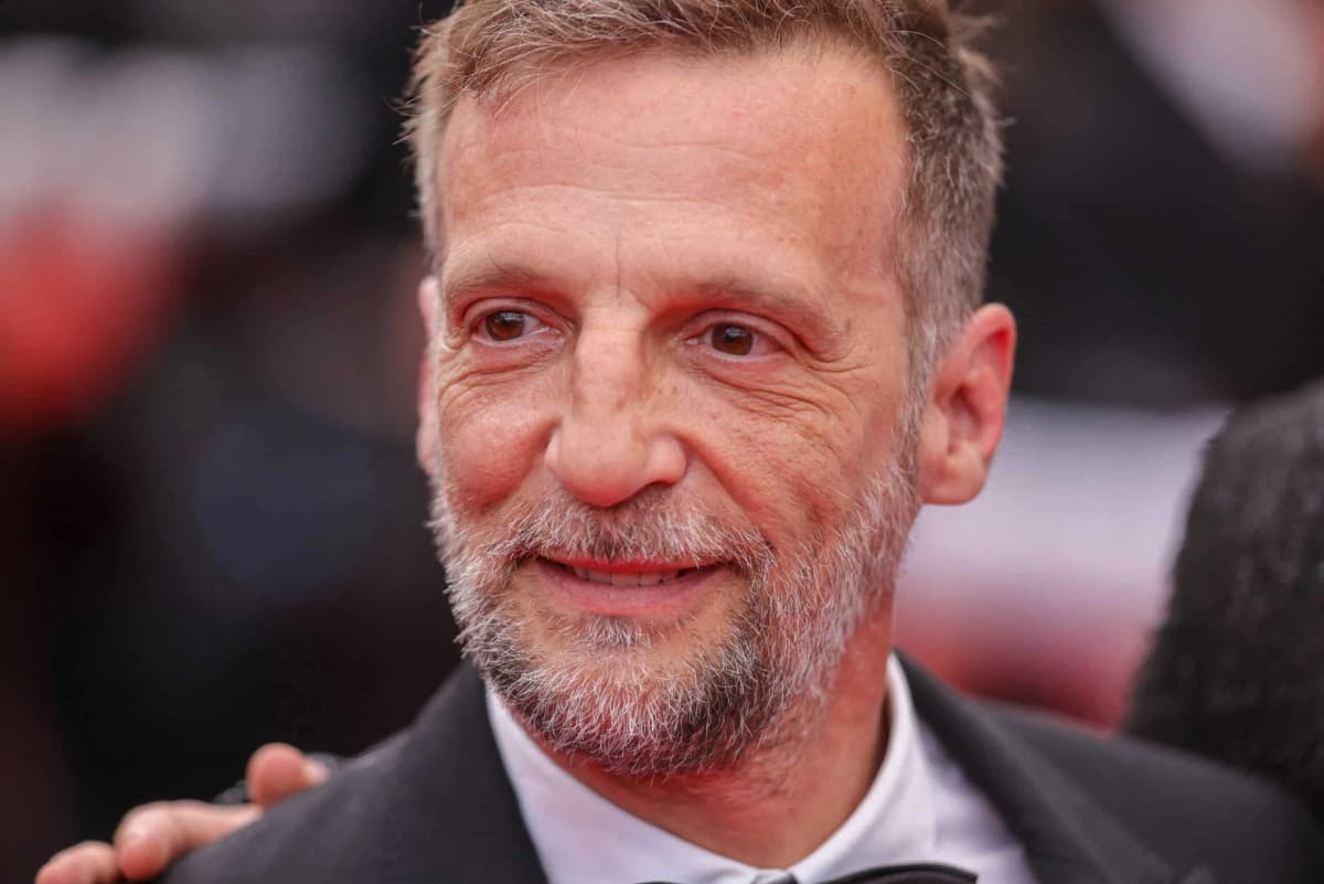 Mathieu Kassovitz, son quotidien loin de la cité : sa maison avec jardin, ring de boxe, 2 bâtisses, et vue sur le bois de Vincennes