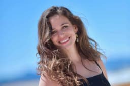 Lucie Lucas révèle avoir caché sa maladie à ses trois enfants