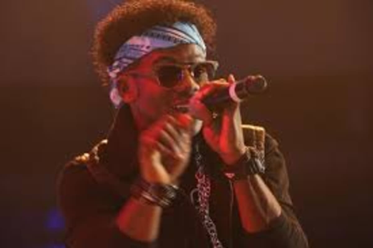 Korede Bello calls on couples to have more children to “bring forth new geniuses.”