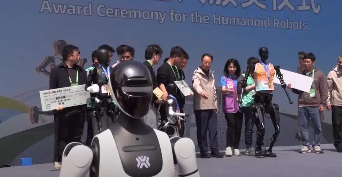 A World First: Humanoid Robot Half-Marathon Held in China