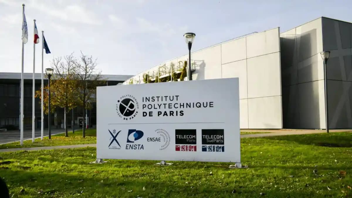 Benin is sponsoring the education of 2 students admitted to the Polytechnic School of Paris.