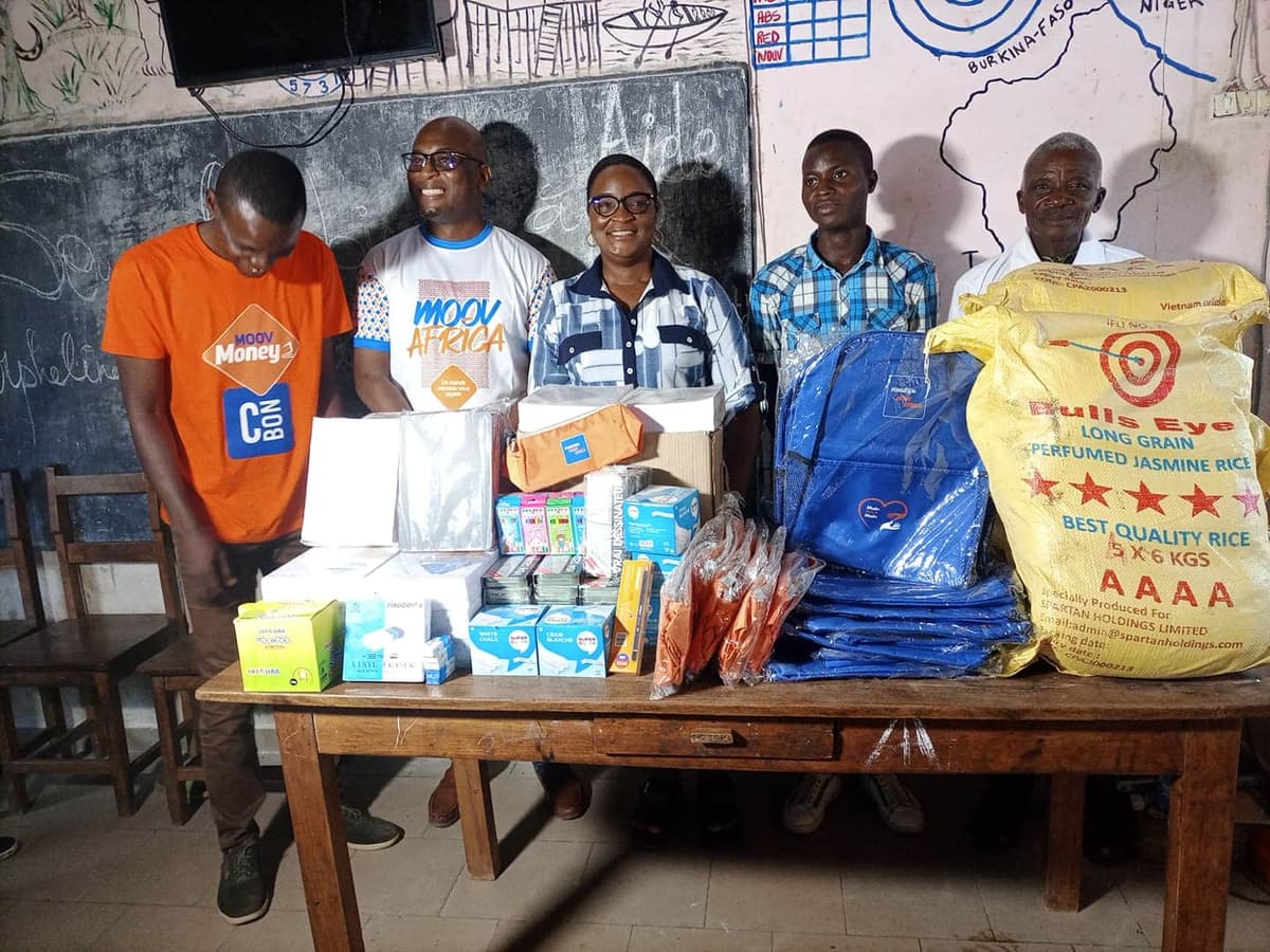 17e tour cycliste: escale de la Fondation Moov Africa et Erevan à l’orphelinat de Savalou