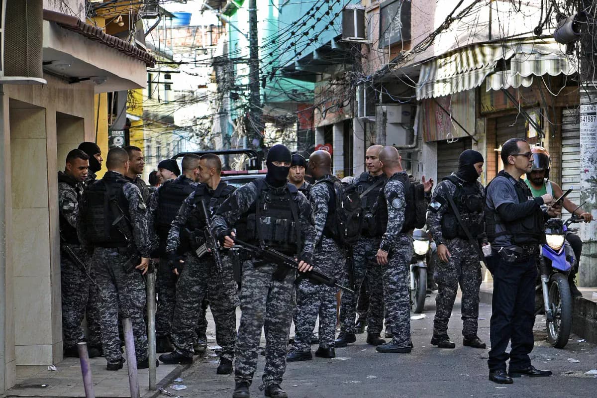 Brésil: 18 morts dans une opération de police dans une favela de Rio de Janeiro