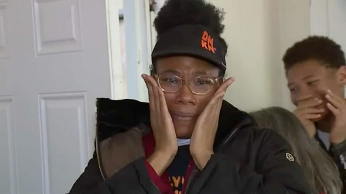 Elle découvre plus de 22 millions f CFA dans un canapé d’occasion, et les restitue à son propriétaire