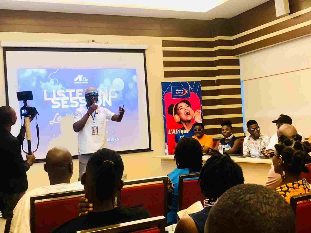 Bénin : séance d’écoute du 1er album, « Le fils du pays » du chanteur Nikanor (photos)