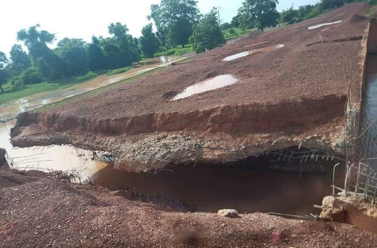 Burkina Faso: les djihadistes dynamitent deux ponts importants au nord-est et isolent la région