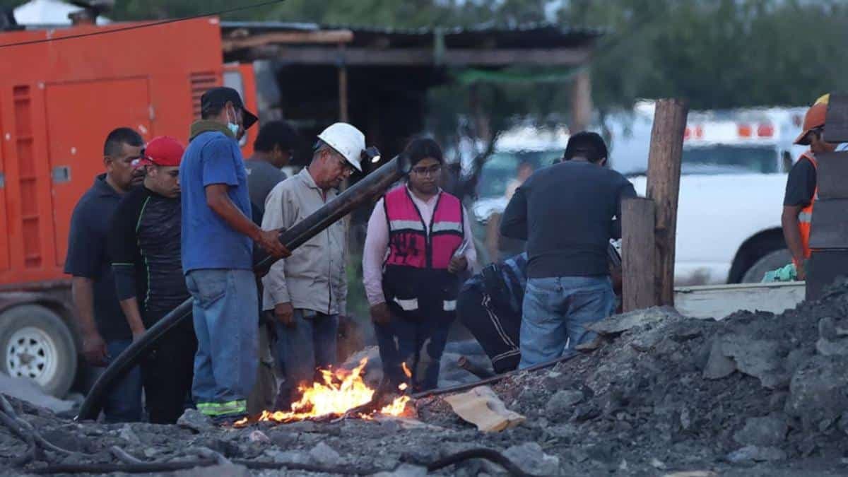 Mexique: dix mineurs bloqués au fond d’une mine, les secours engagés dans un contre-la-montre