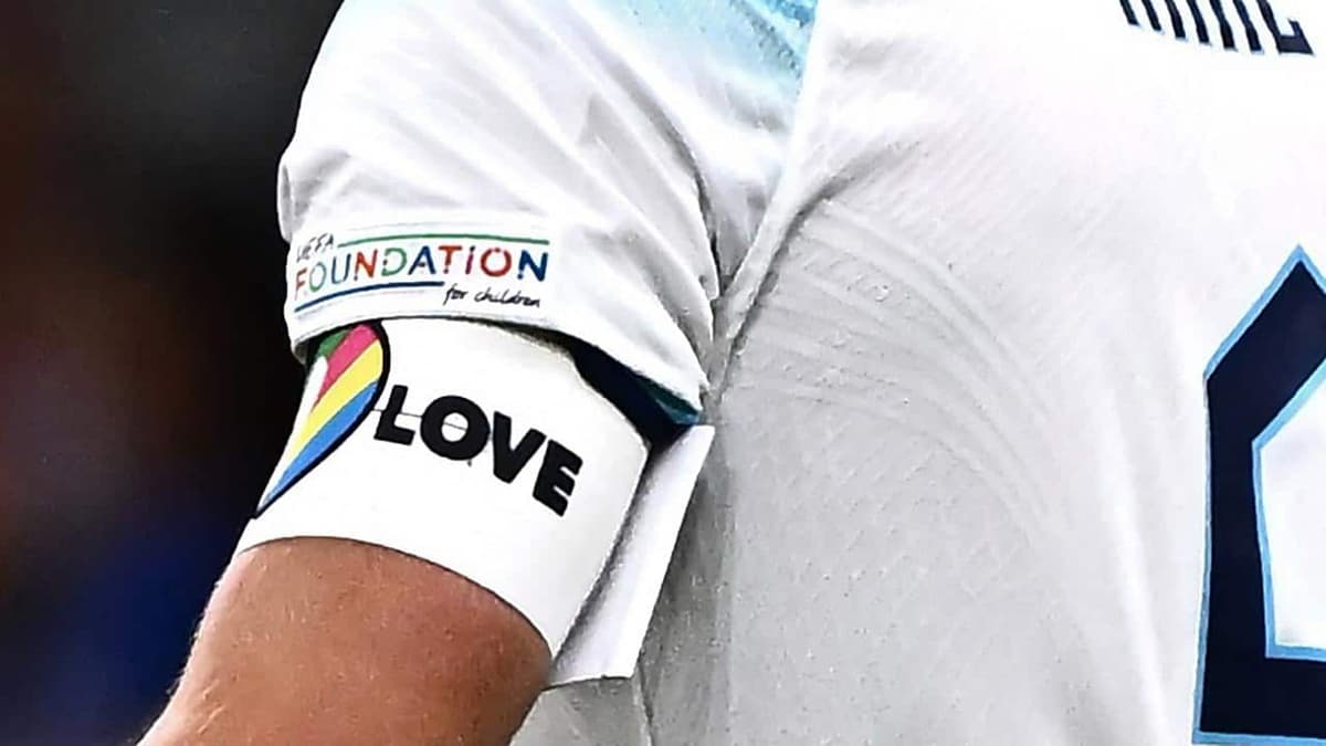 Qatar 2022 – LGBTQ+: 7 sélections européennes renoncent au brassard inclusif « One Love »