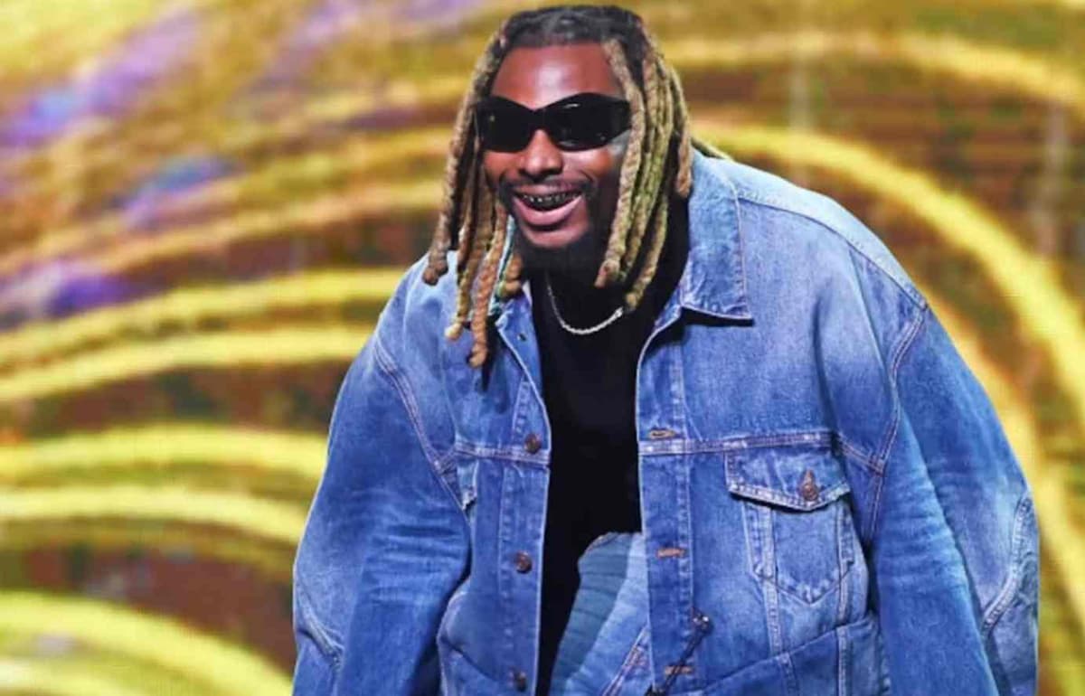 Londres: le pantalon du chanteur nigérian Asake déchiré en plein concert (vidéo)