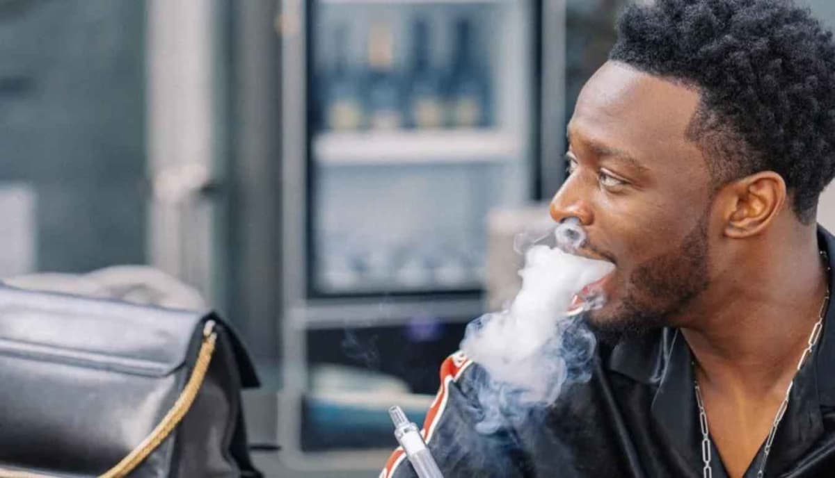 Dadju accroc à la cigarette? Ce montant que lui a coà»té une chicha à Tulum au Mexique