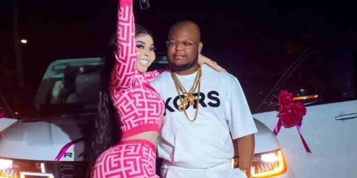 Bénin: un jeune entrepreneur offre une voiture Range Rover de 75 millions à sa femme