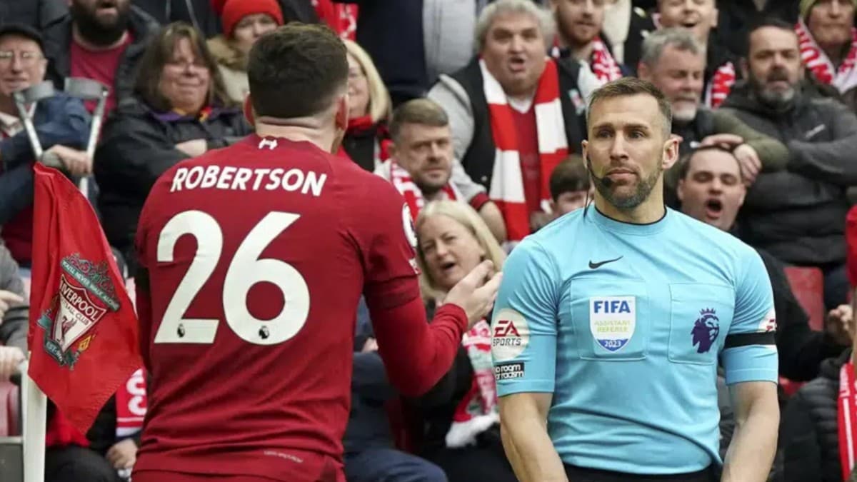 Premier League: un arbitre sanctionné pour avoir frappé Andrew Robertson