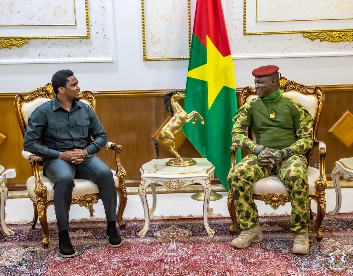 Burkina: Samuel Eto’o, l’invité d’honneur du capitaine Ibrahim Traoré