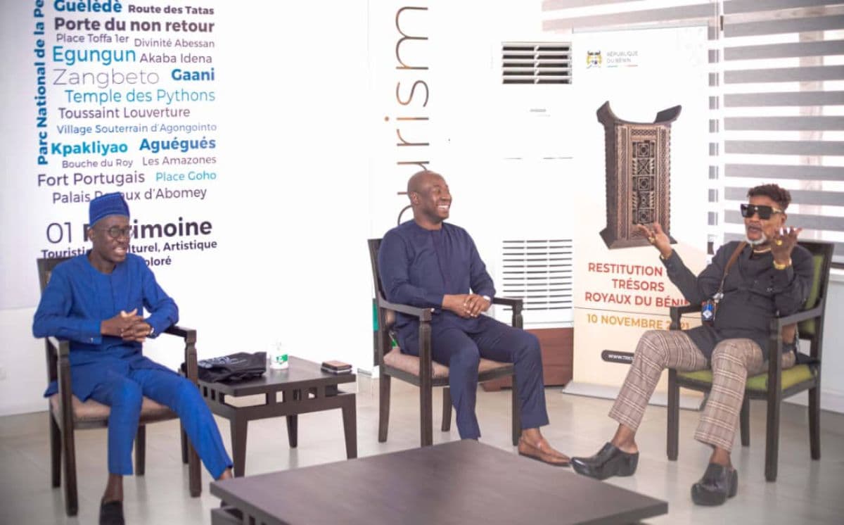 Bénin: Koffi Olomidé échange avec deux membres du gouvernement