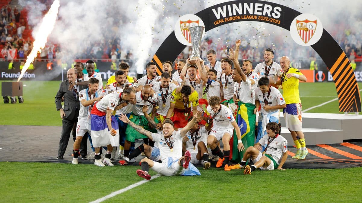 Ligue Europa: Séville s’offre le titre face à la Roma, Mourinho tacle l’arbitrage