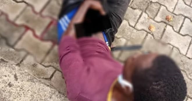 Côte d’Ivoire : un homme tranche ses parties génitales en pleine rue