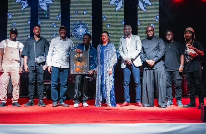 Didi B : le rappeur ivoirien reçoit son premier disque d’or