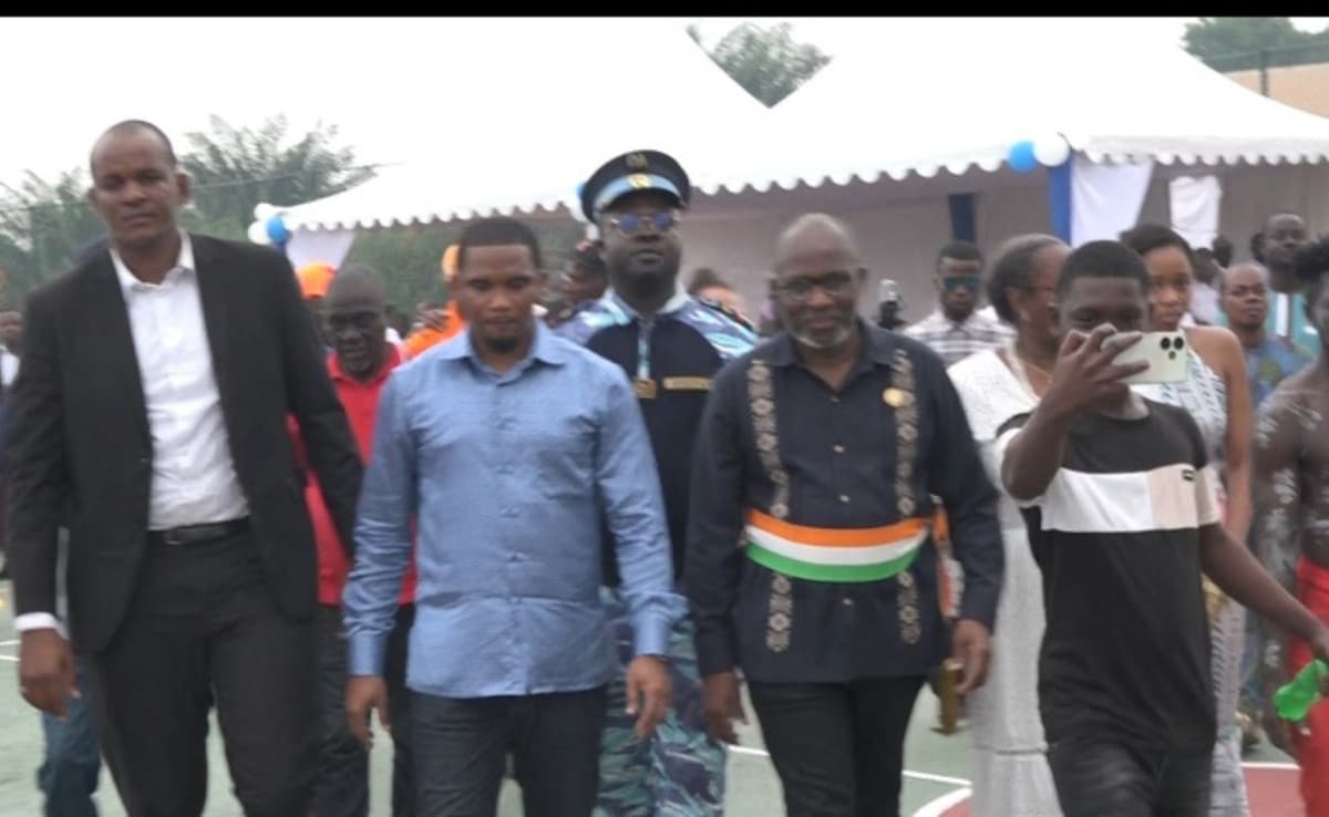 Côte d’Ivoire: Samuel Eto’o Fils inaugure un stade modulable à Assouindé