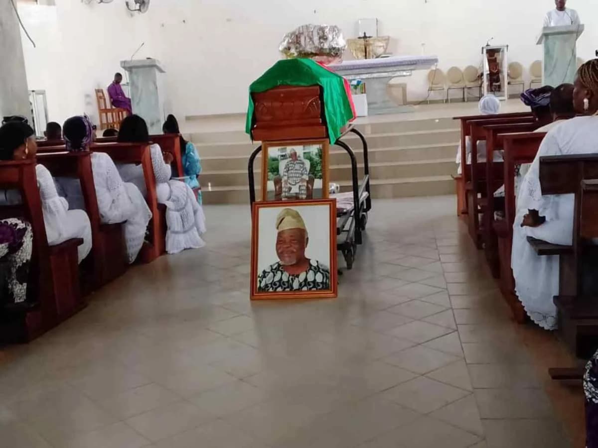 Bénin: l’artiste légendaire Théophile do Rego alias El Rego inhumé à Ouidah