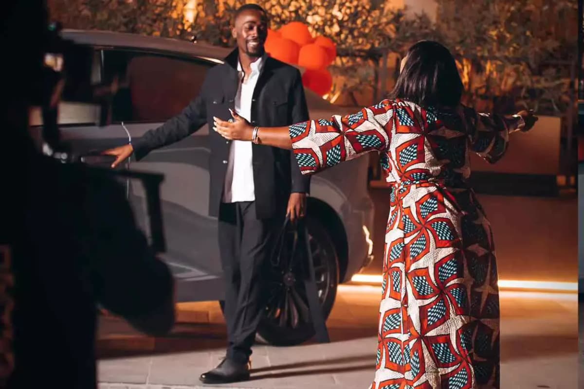 Saint Valentin: David Gnahou offre une voiture de luxe à Roseline Layo