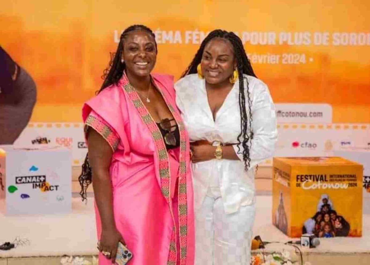 Bénin: émouvante rencontre entre l’actrice sénégalaise Halima Gadji et son sosie, Samira