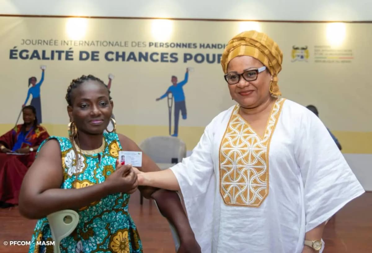 Bénin: remise de carte d’égalité des chances aux personnes handicapées