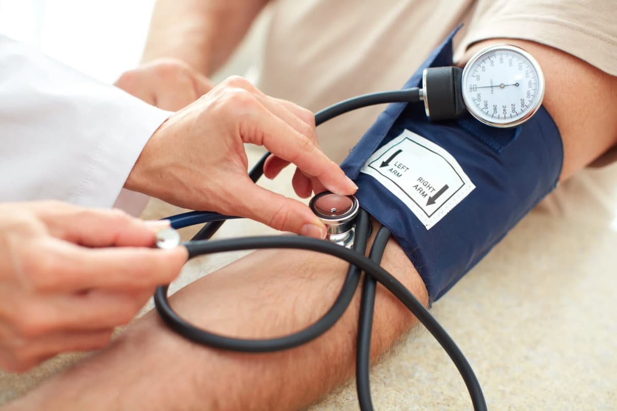 Hypertension artérielle: quels sont les symptômes cachés à surveiller ?