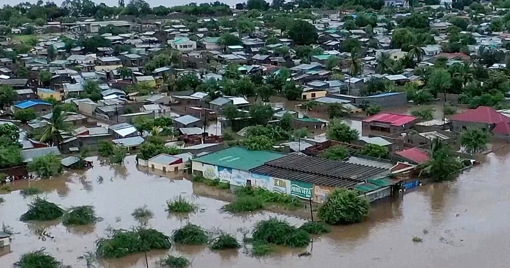 Inondations au Mozambique: opérations de sauvetage en cours