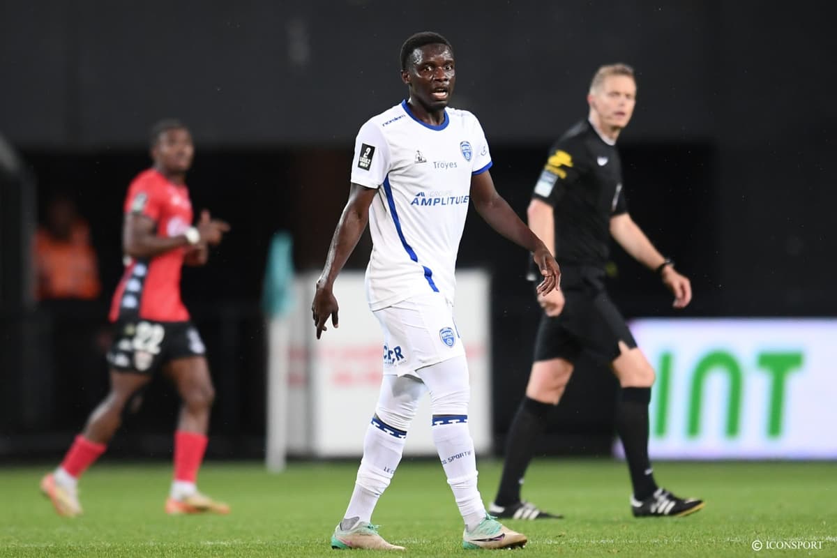 Football – Ligue 2 : AS Saint-Étienne accueille sa première recrue hivernale