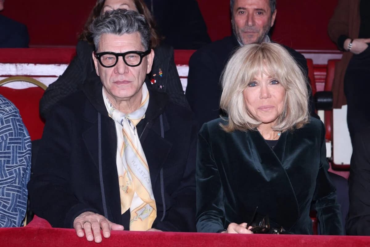 Marc Lavoine aux côtés de Brigitte Macron au défilé de la Fashion Week