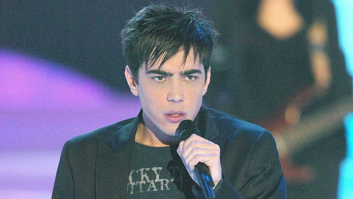 «Tous les jours, il piquait…» 17 ans après une révélation sur le chanteur regretté