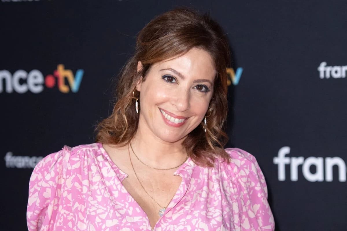 Léa Salamé : elle n’a pas osé dire à son père qu’on se moquait de son prénom Hala