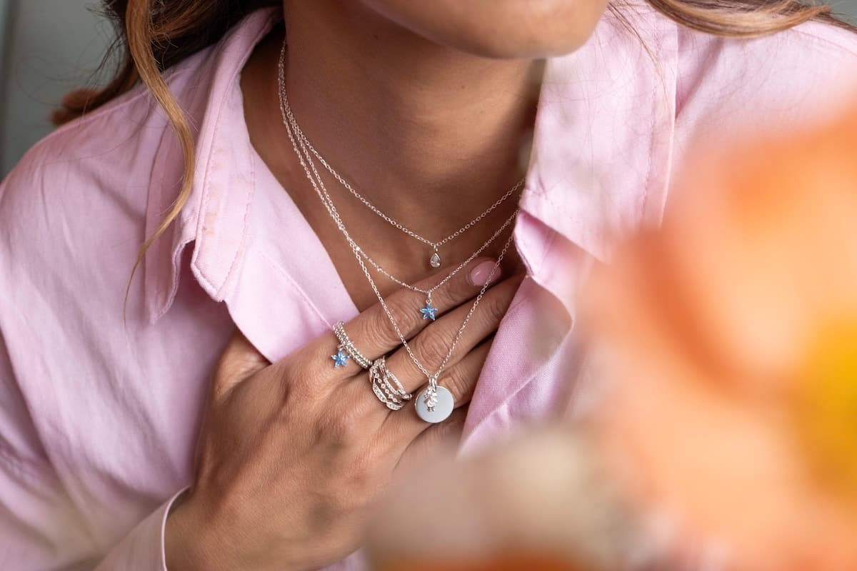 Bijoux personnalisés pour la famille : personnalisation, gravure et modèles adaptés