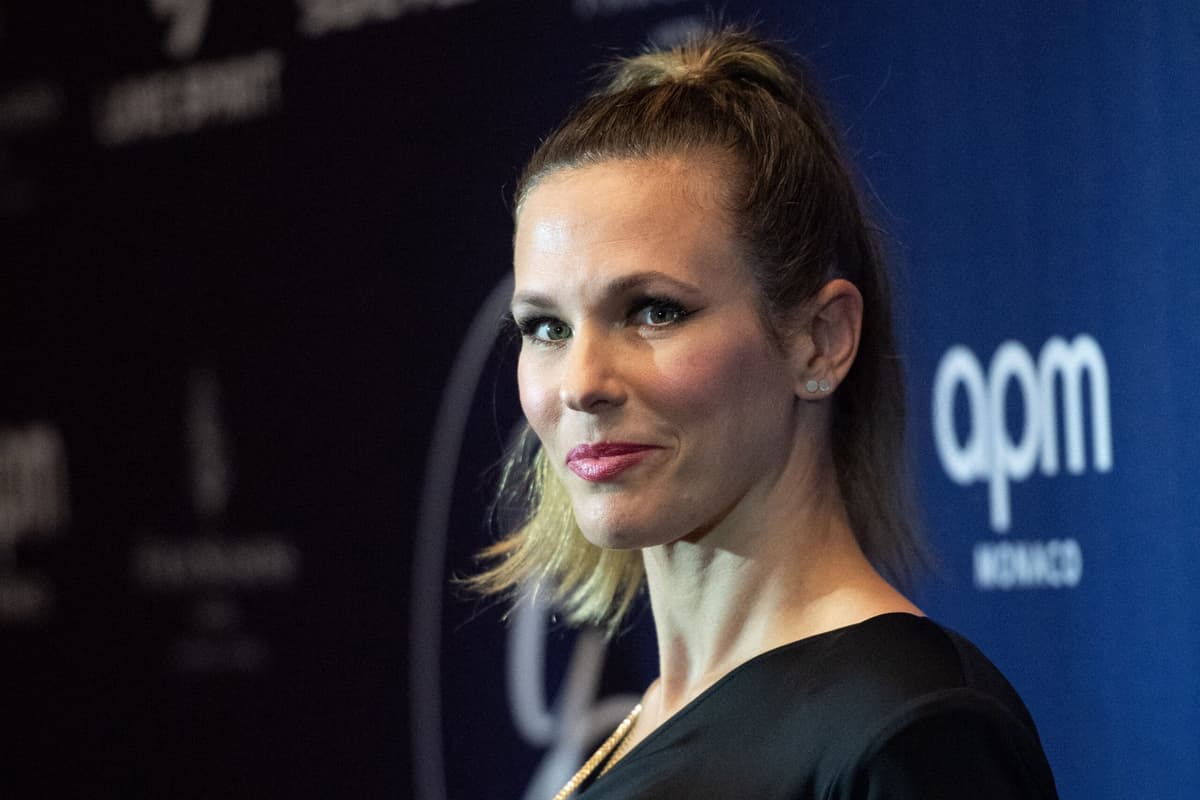 Lorie en pleurs dénonce les « horreurs » proférées par son ancienne maison de disque