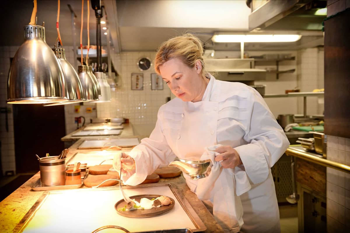 Hélène Darroze partage le quartier de Catherine Deneuve quand elle n’est pas à Londres