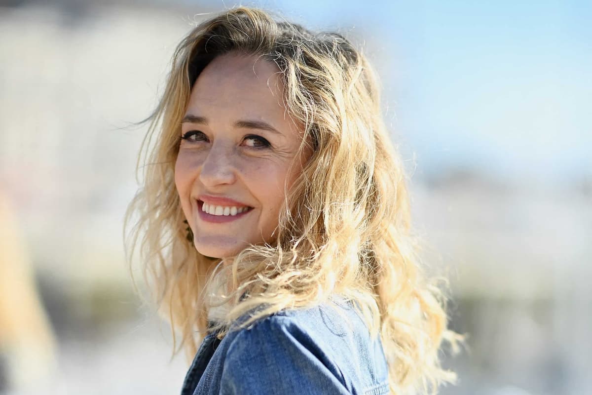 Hélène de Fougerolles s’installe dans le Luberon, village où s’est mariée Sylvie Tellier