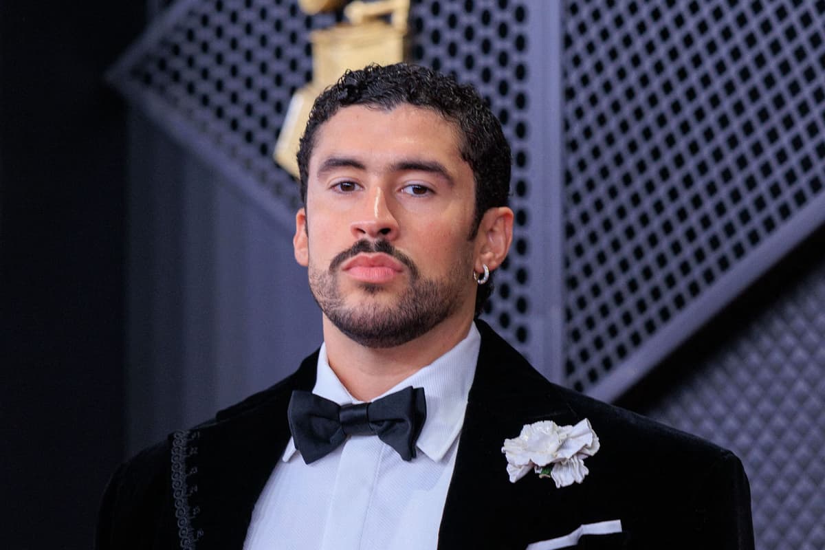 Bad Bunny : la rumeur d’un gilet pare‑balles sous ses vêtements