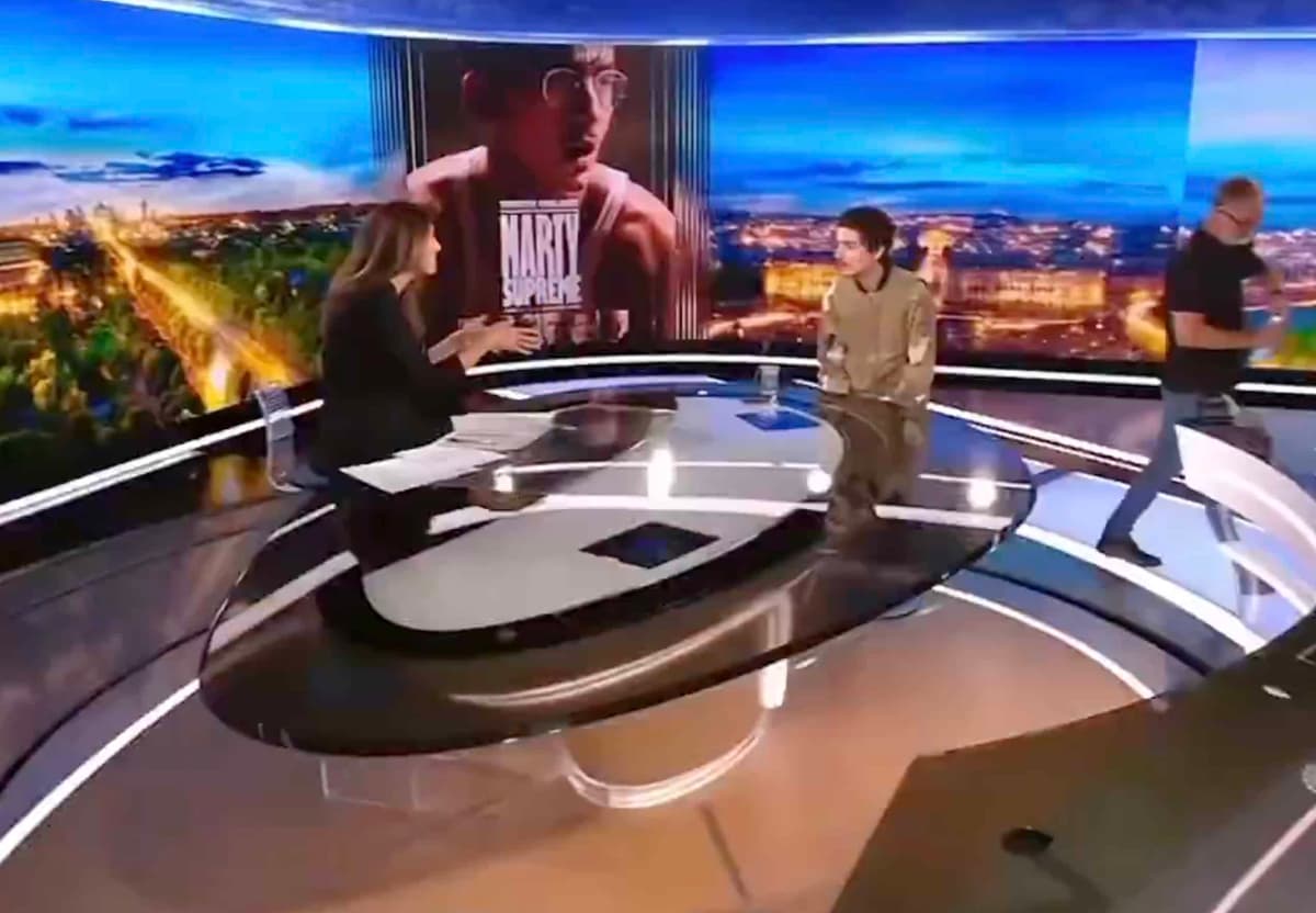 Sur le JT de 20h de TF1, Timothée Chalamet et Anne-Claire Coudray confrontés à un problème de tutoiement