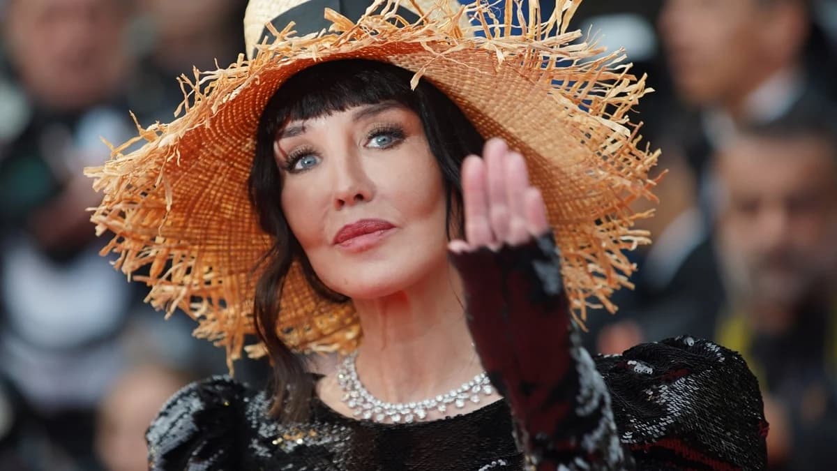 Isabelle Adjani sans concession sur Diam’s et son voile : « Une grande détresse »