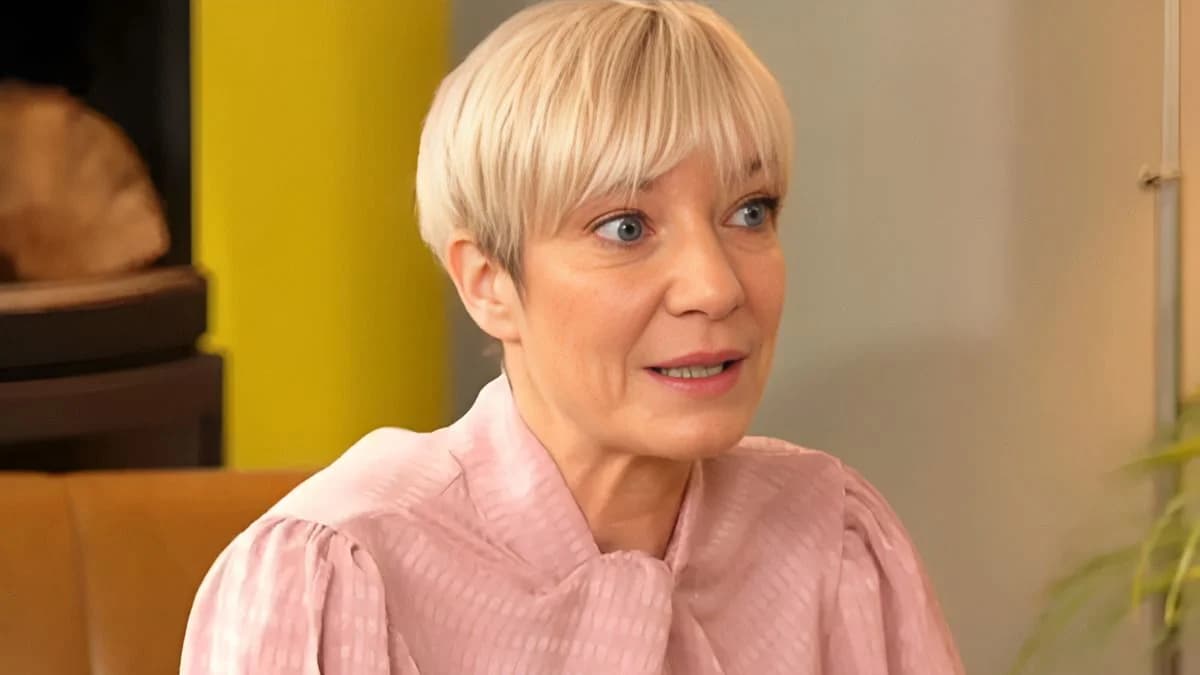 Estelle Dossin profite de vacances en mini-short après Mariés au premier regard