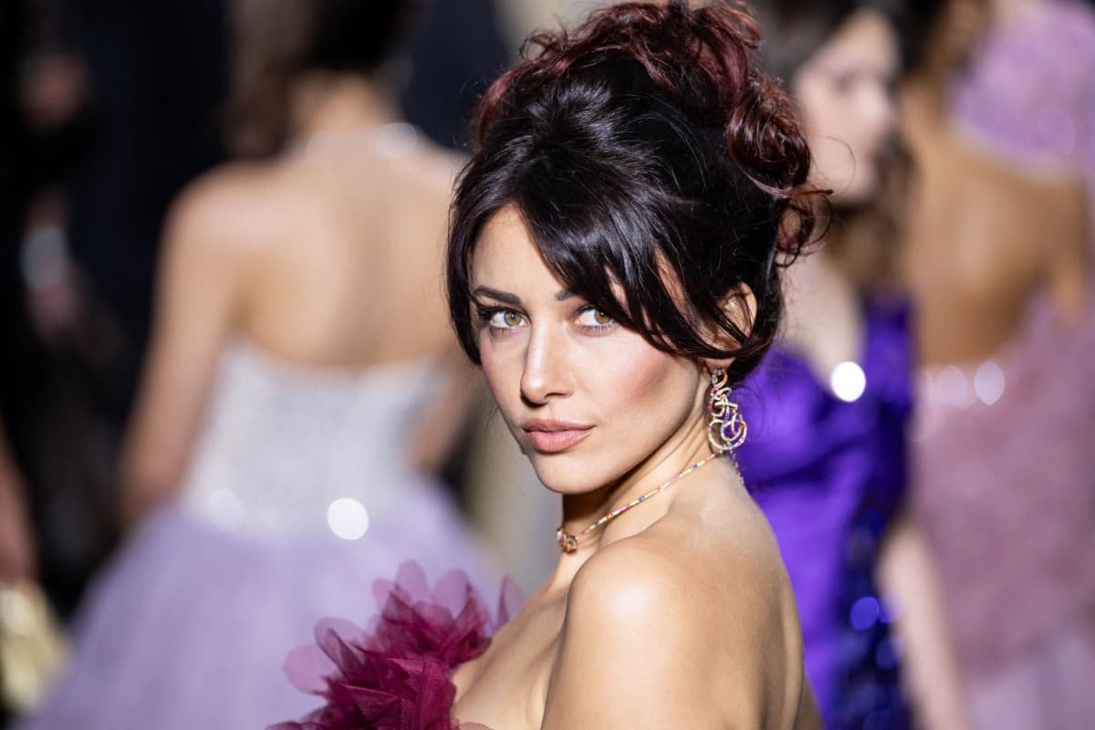 Delphine Wespiser raconte avoir trouvé une biche grièvement blessée après un accident