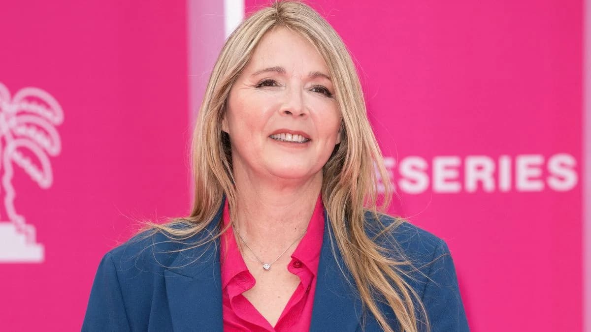 Elsa Esnoult dément la rivalité avec Hélène Rollès : « La réalité n’est pas celle-là »