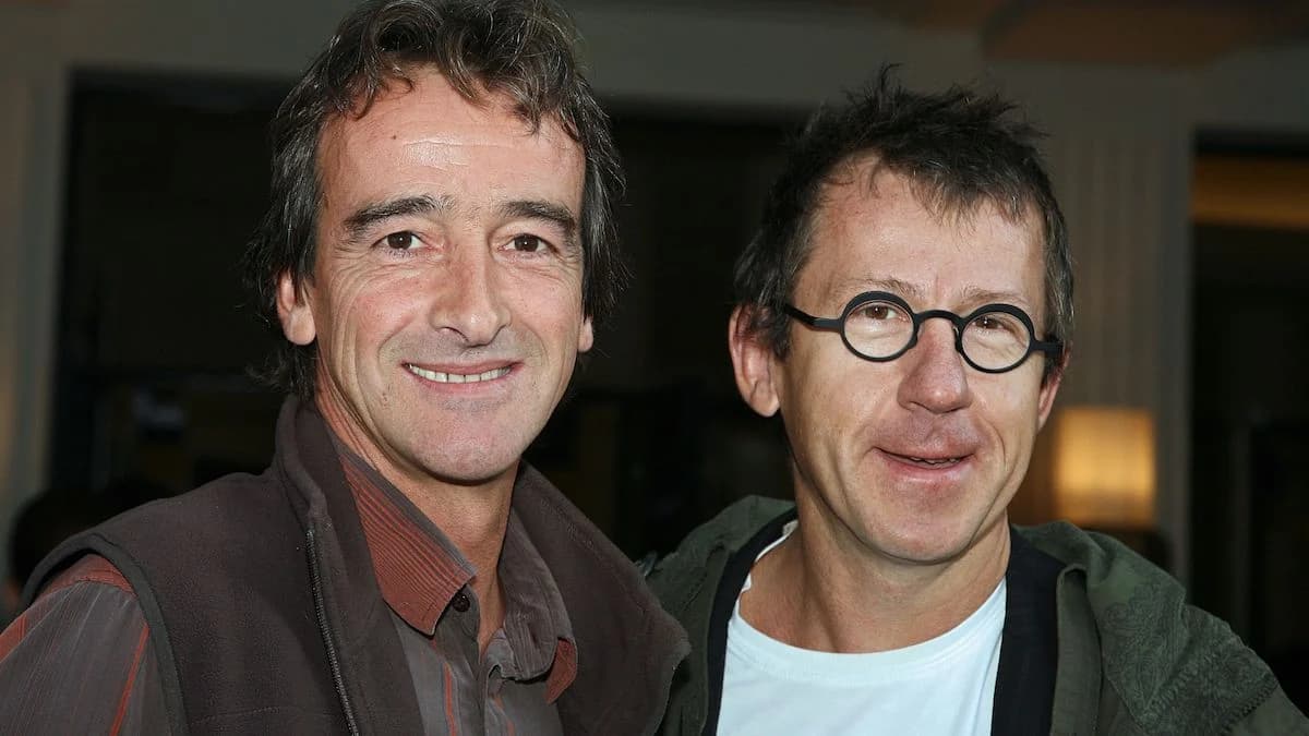 Fred Courant apparaît méconnaissable avec cheveux gris et longue barbe